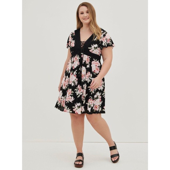 NWT Torrid Mini Gauze Lace Up Skater Dress Black Floral Print Plus Size 5 5X - Picture 3 of 15
